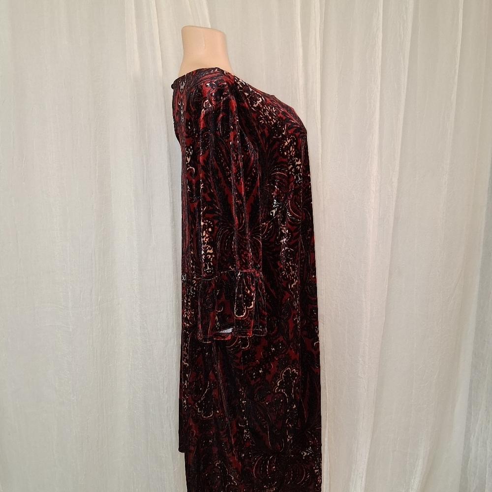 Avenue Women Size 26/28 Burgundy Velvet Long Sleeve Dress - Picture 6 of 16
